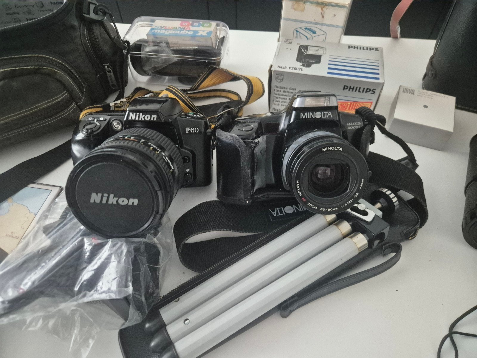 Nikon en Minolta camera met toebehoren, Audio, Tv en Foto, Fotocamera's Analoog, Ophalen, Minolta