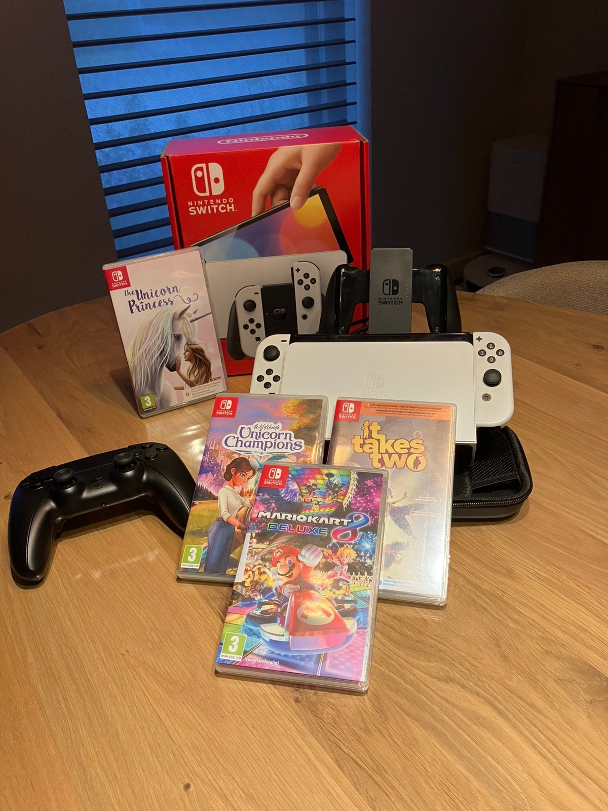 Nitendo switch oled met 4 bijhorende games, Games en Spelcomputers, Spelcomputers | Nintendo Switch, Ophalen, Zo goed als nieuw