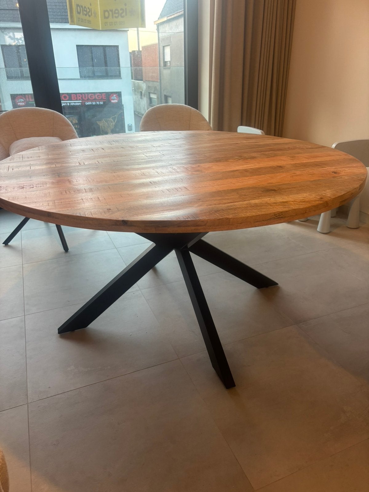 Ronde tafel, Ophalen, Zo goed als nieuw