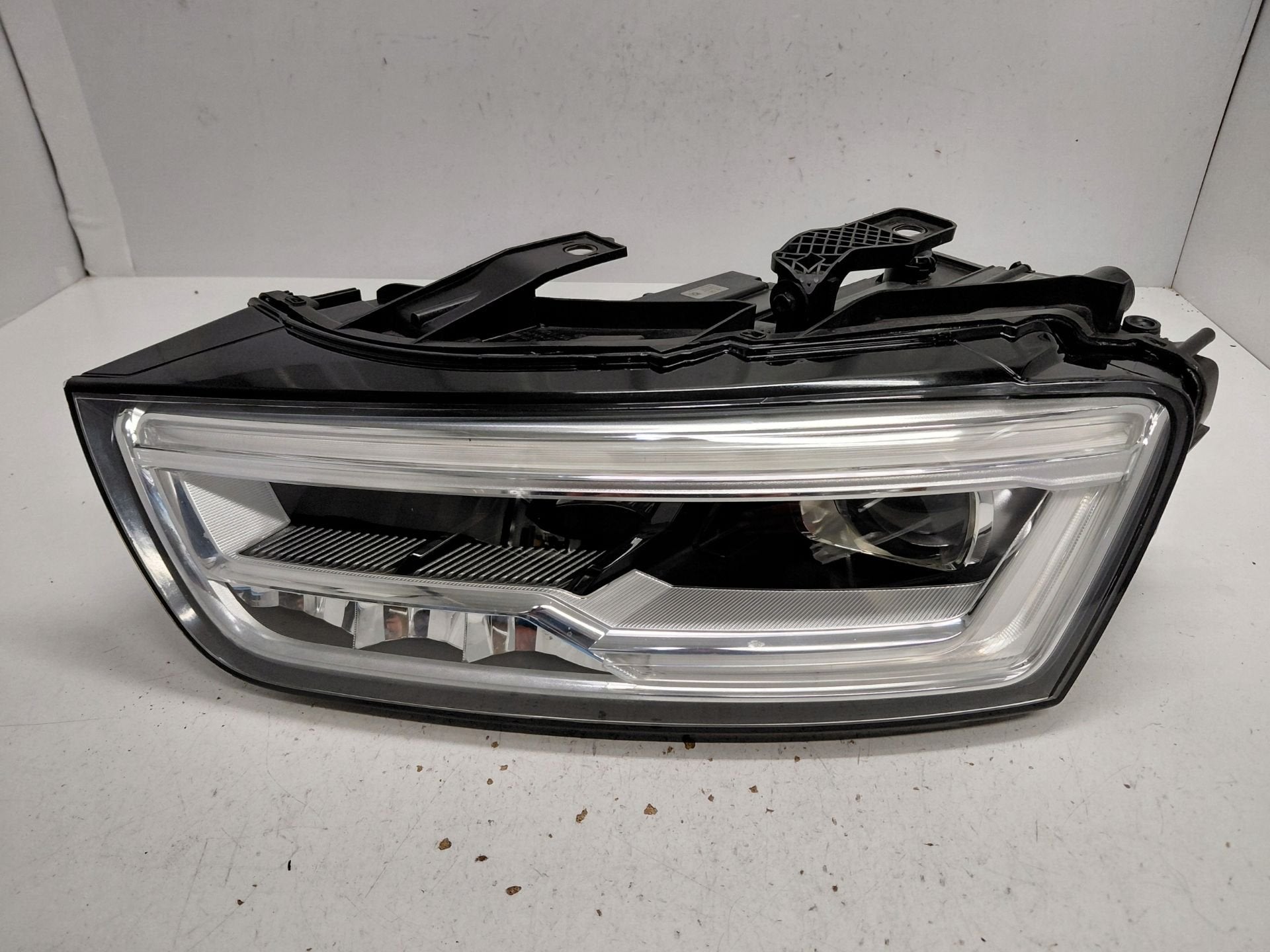 Phare gauche Audi Q3 8U0941033, Autos : Pièces & Accessoires, AUDI AG, Auto-Union-Strasse 1
85045  Ingolstadt, DE, Audi, Utilisé
