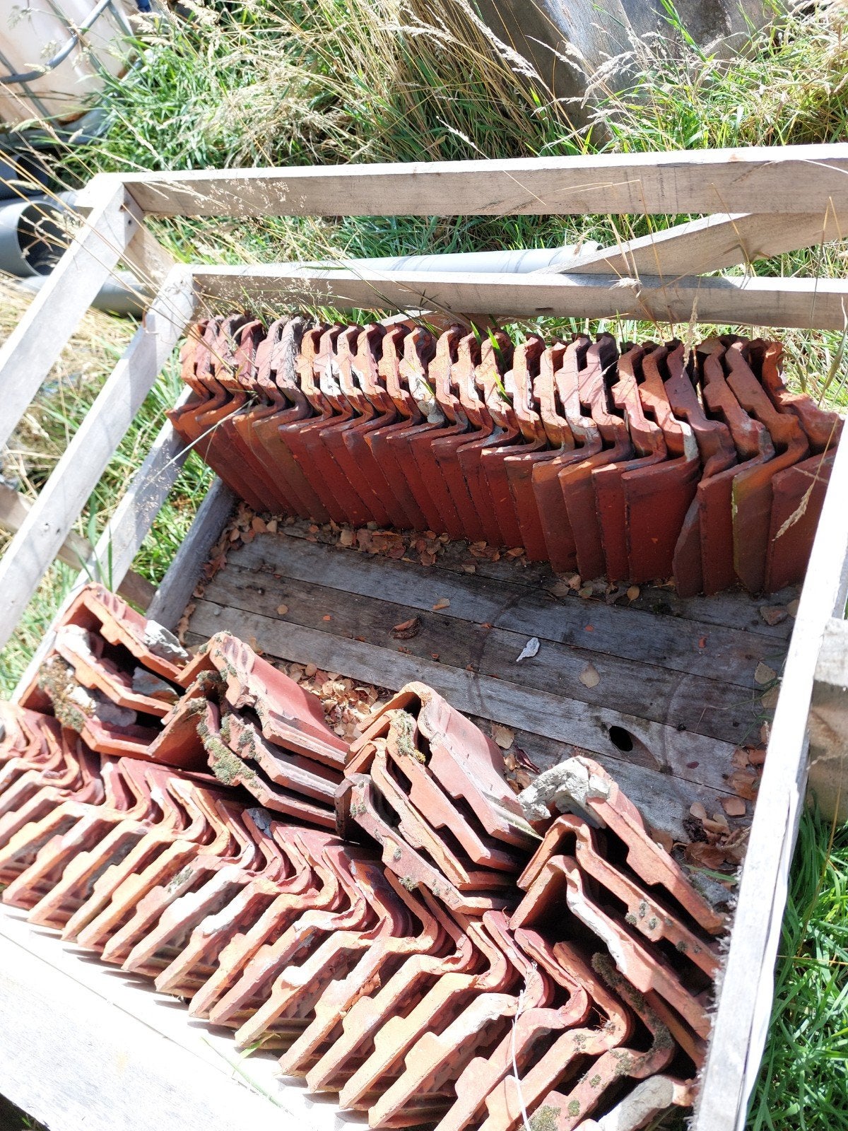 Oude gesmoorde pottelbergpannen met dubbele sluiting, Doe-het-zelf en Bouw, Ophalen, Dakpannen