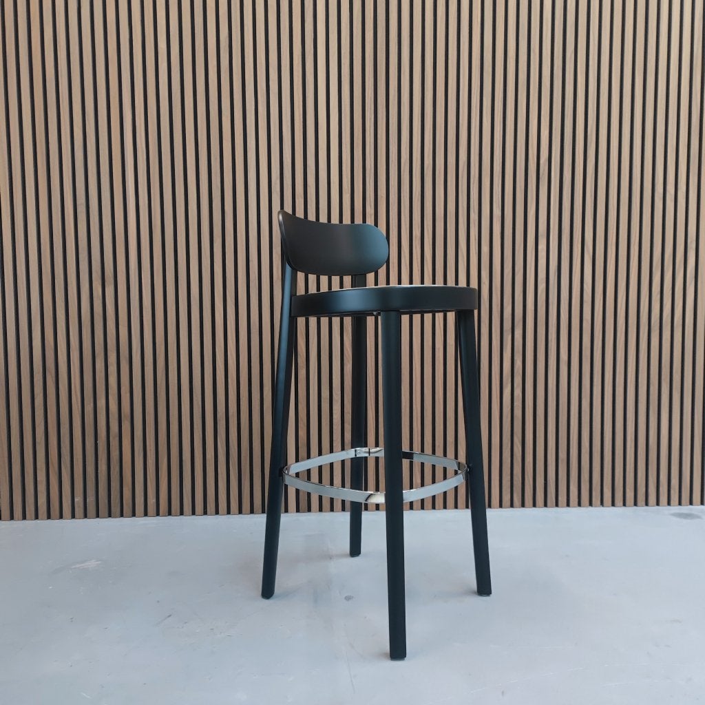 Thonet 118 Barkruk – Zwart met gevlochten riet zitting, Ophalen of Verzenden