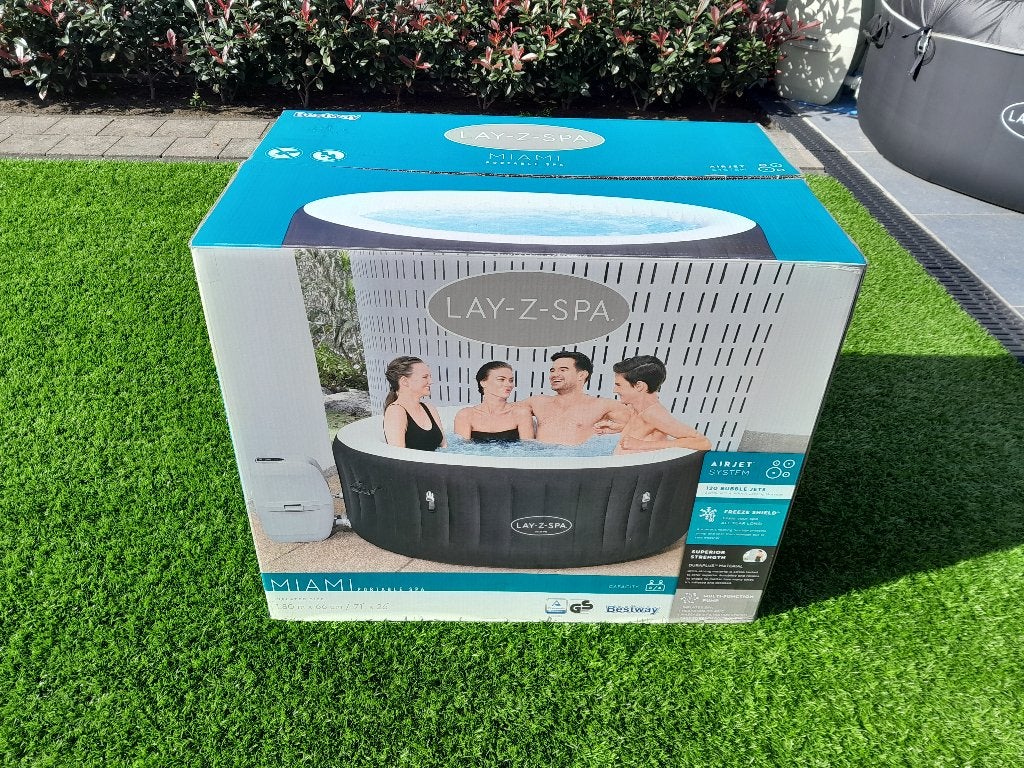 Opblaasbare jacuzzi, Tuin en Terras, Ophalen, Zo goed als nieuw, Afdekzeil, Opblaasbaar