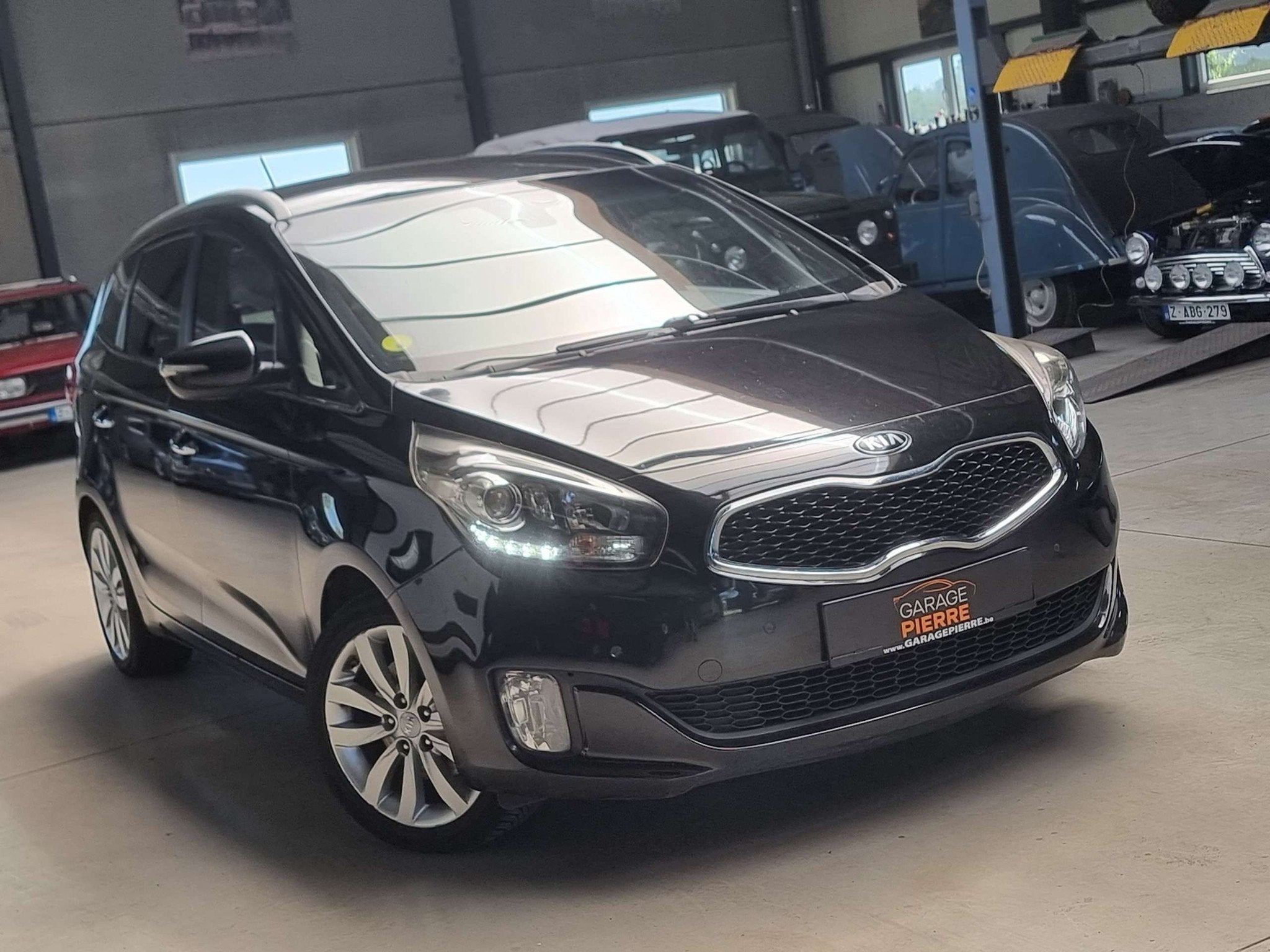 Kia Carens Carens 1.7 CRDI Lounge (bj 2015), Auto's, Kia, Voorwielaandrijving, Euro 5, Gebruikt, Zwart