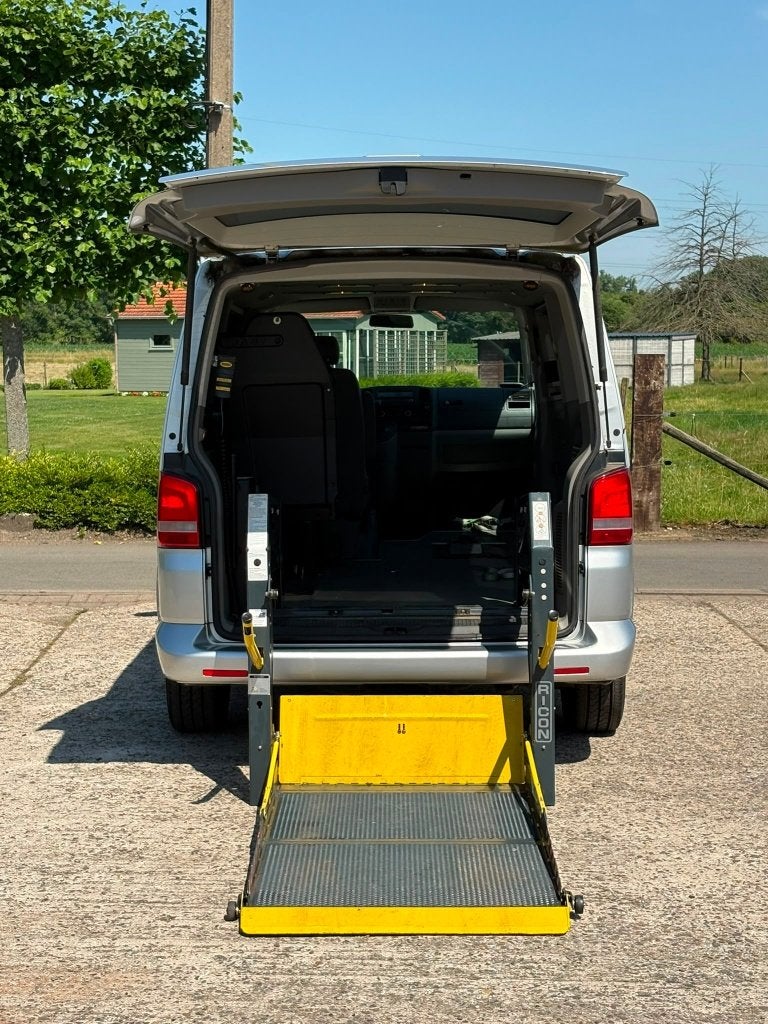 ️♿️VW CARAVELLE 2.0TDI DSG Rolstoellift Invalde TPMR, Auto's, Automaat, Euro 5, Monovolume, Bedrijf