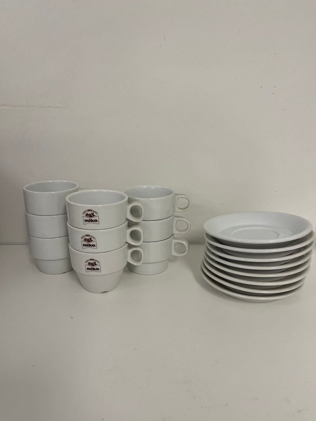koffiekopjes en schaaltjes, Enlèvement