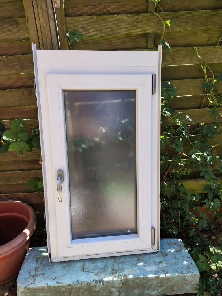 Pvc raam wit dubbel glas (draai-kiep) 57,5 x 106, Doe-het-zelf en Bouw, Glas en Ramen, Gebruikt, Gevelraam of Ruit, 80 tot 120 cm