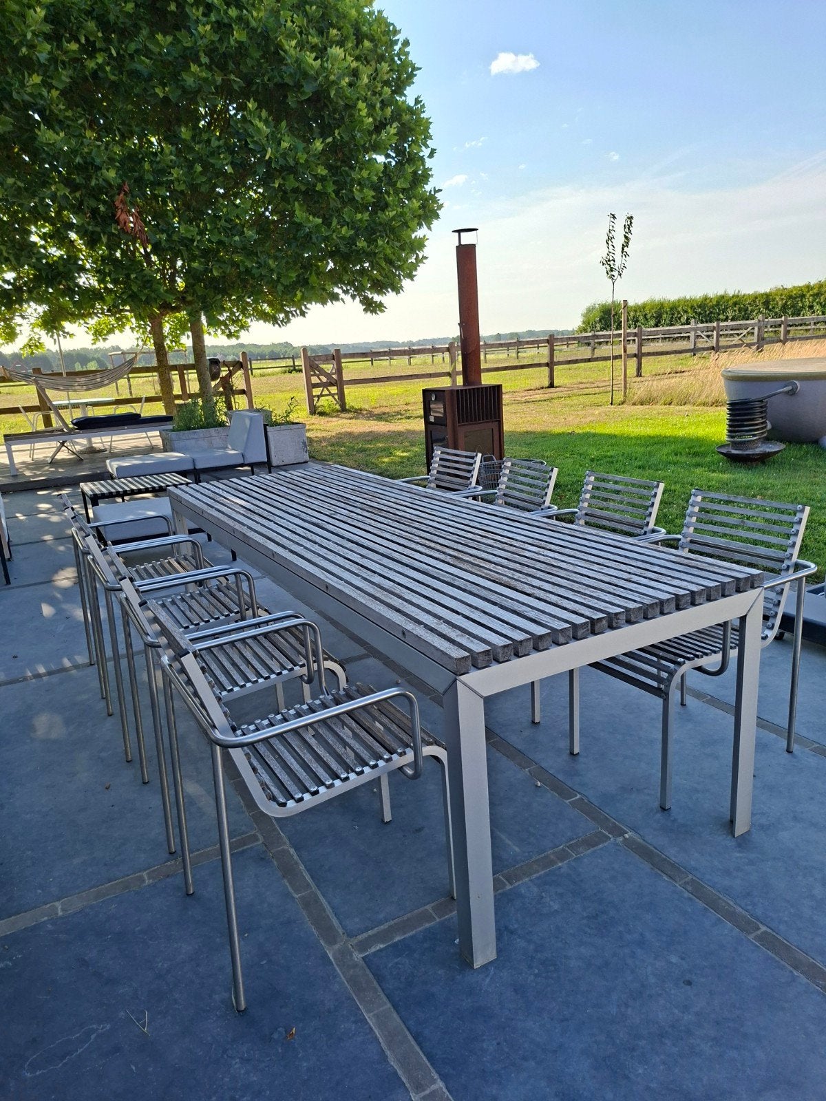 Extremis extempore tafel met 8 stoelen, Ophalen