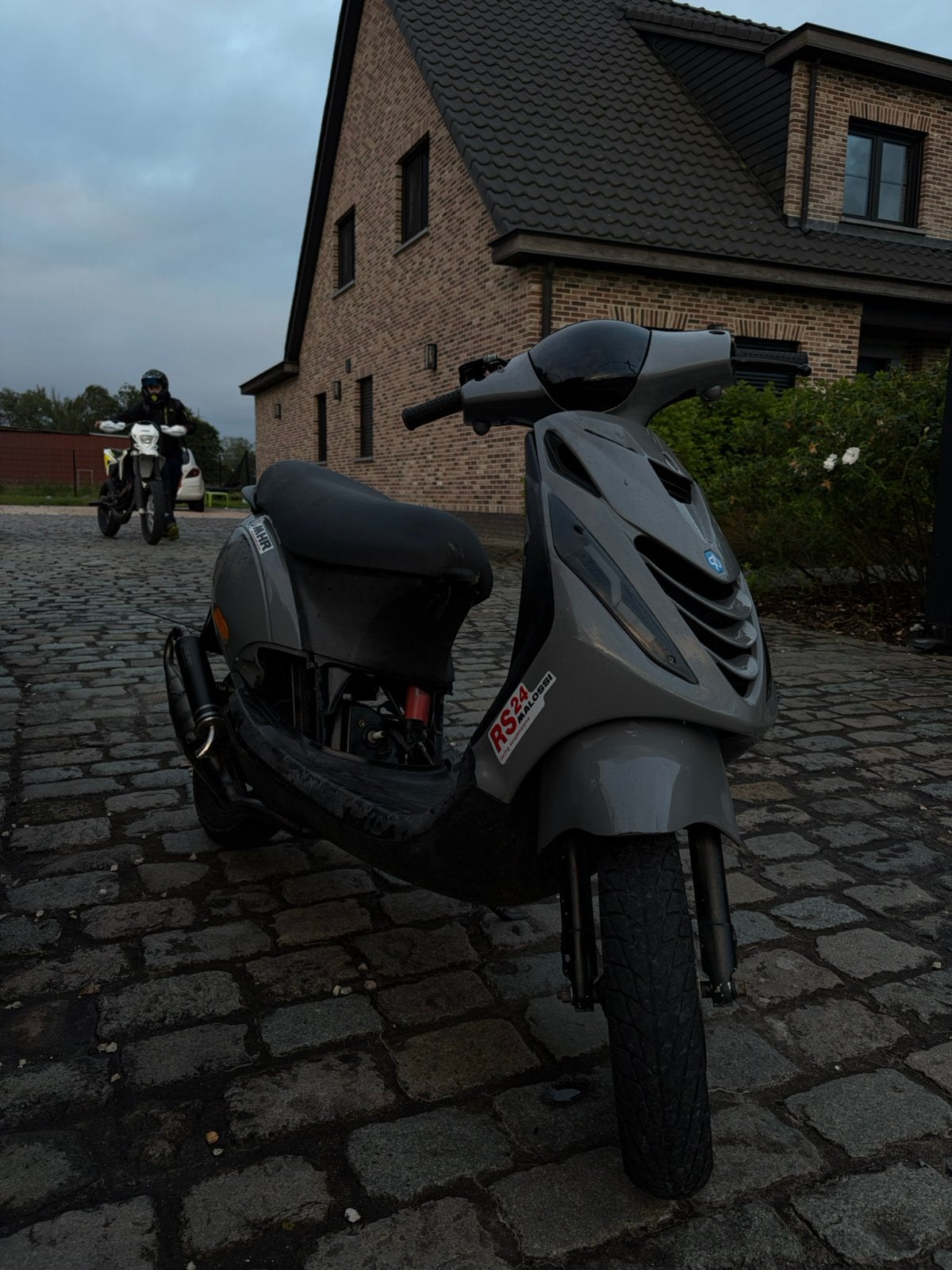 Zip piagio 70 cc 2 t, Vélos & Vélomoteurs, Scooters | Piaggio, Enlèvement, Comme neuf, Zip