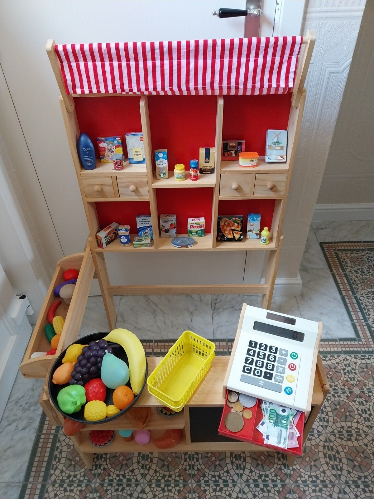 Houten winkeltje met toebehoren en ikea kassa, Kinderen en Baby's, Speelgoed | Speelkeukens, Ophalen