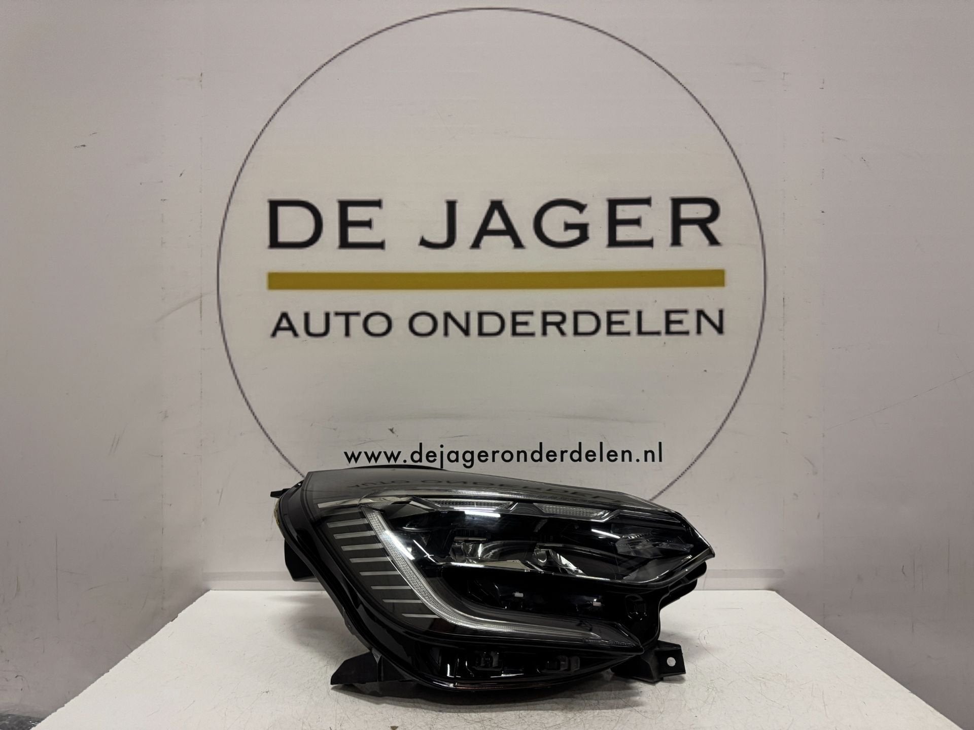 RENAULT CAPTUR II KOPLAMP LED PURE VISION 260104525R RECHTS, Renault Group, Contact.group@renault.com, Renault, Utilisé