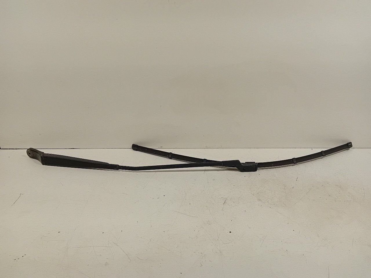 Ruitenwisserarm links voor Peugeot 5008, Onderdelen@venauto.nl, Van der Ven Autorecycling B.V., Ettenseweg 76, 4706 PB Roosendaal, The Netherlands