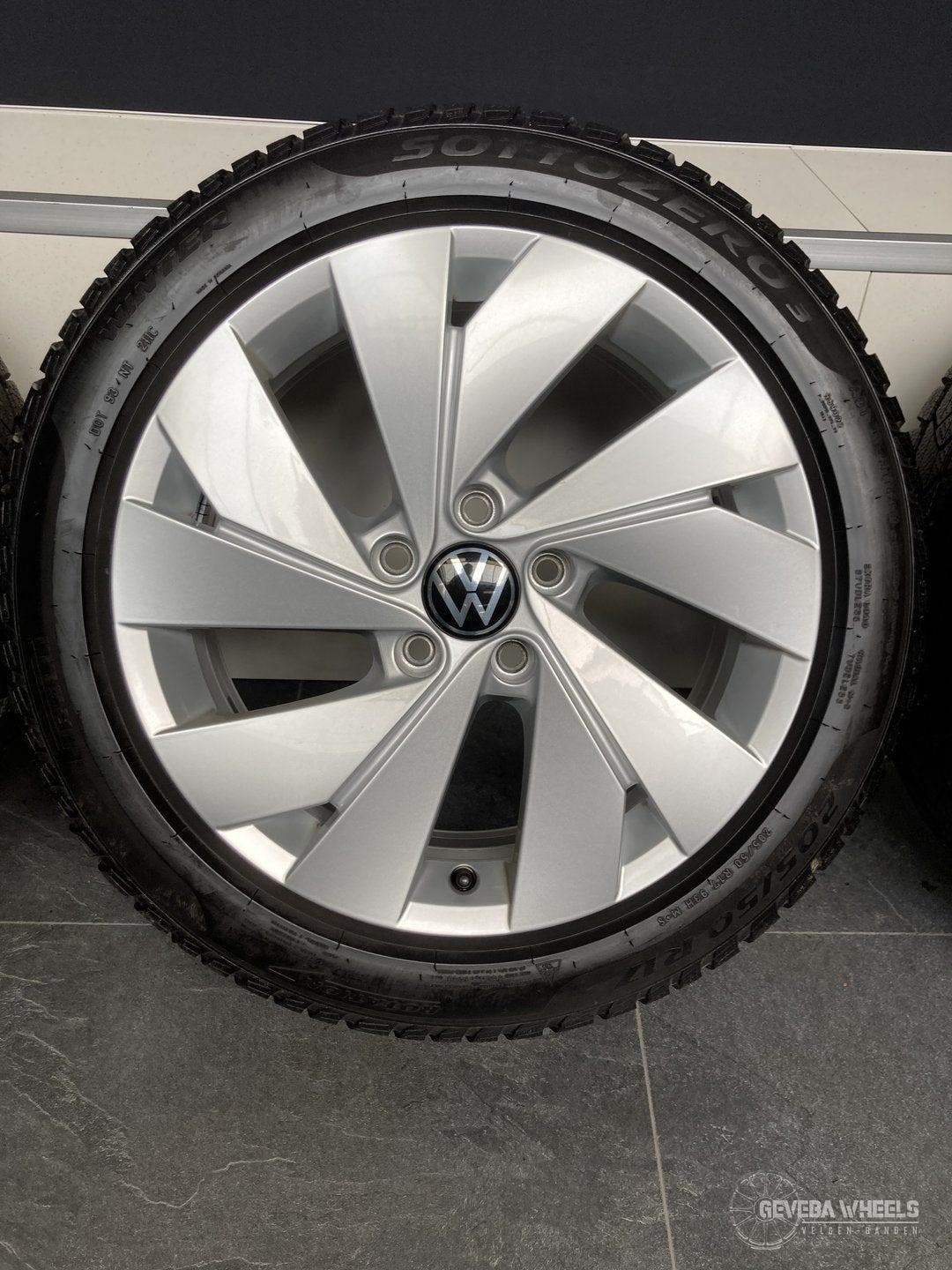 17” originele Volkswagen Golf 8 Belmont velgen winterbanden, Auto-onderdelen, Banden en Velgen, Banden en Velgen, Winterbanden