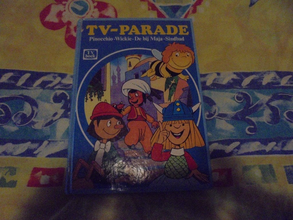 Boek TV-Parade, Ophalen of Verzenden, Zo goed als nieuw