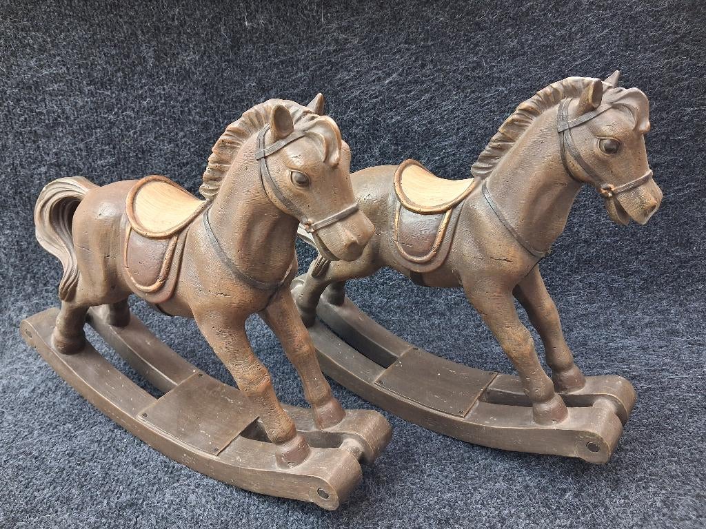 Mooie set van houten schommelpaard, Huis en Inrichting, Woonaccessoires | Wandplanken en Boekenplanken, Ophalen of Verzenden, Zo goed als nieuw