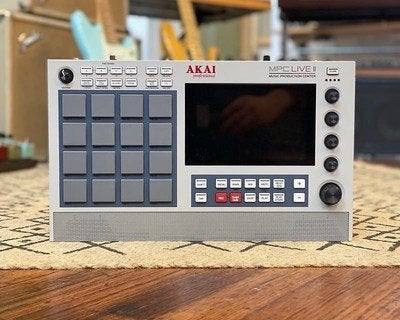 MPC Live 2 Retro Edition, Muziek en Instrumenten, Ophalen, Zo goed als nieuw