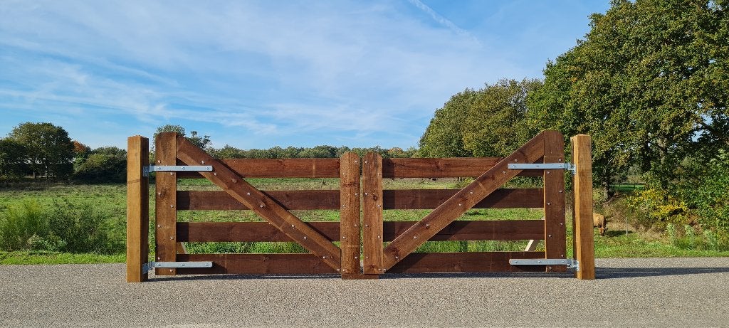 Dubbele poort, Enkele poort, Houten poorten, Maatwerk poort, Opfok, 4 paarden of pony's of meer