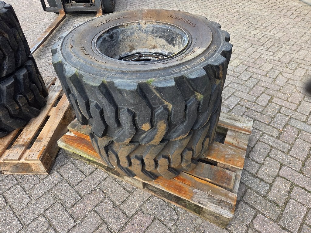 4 wielen met banden voor hoogwerker verreiken, Ophalen
