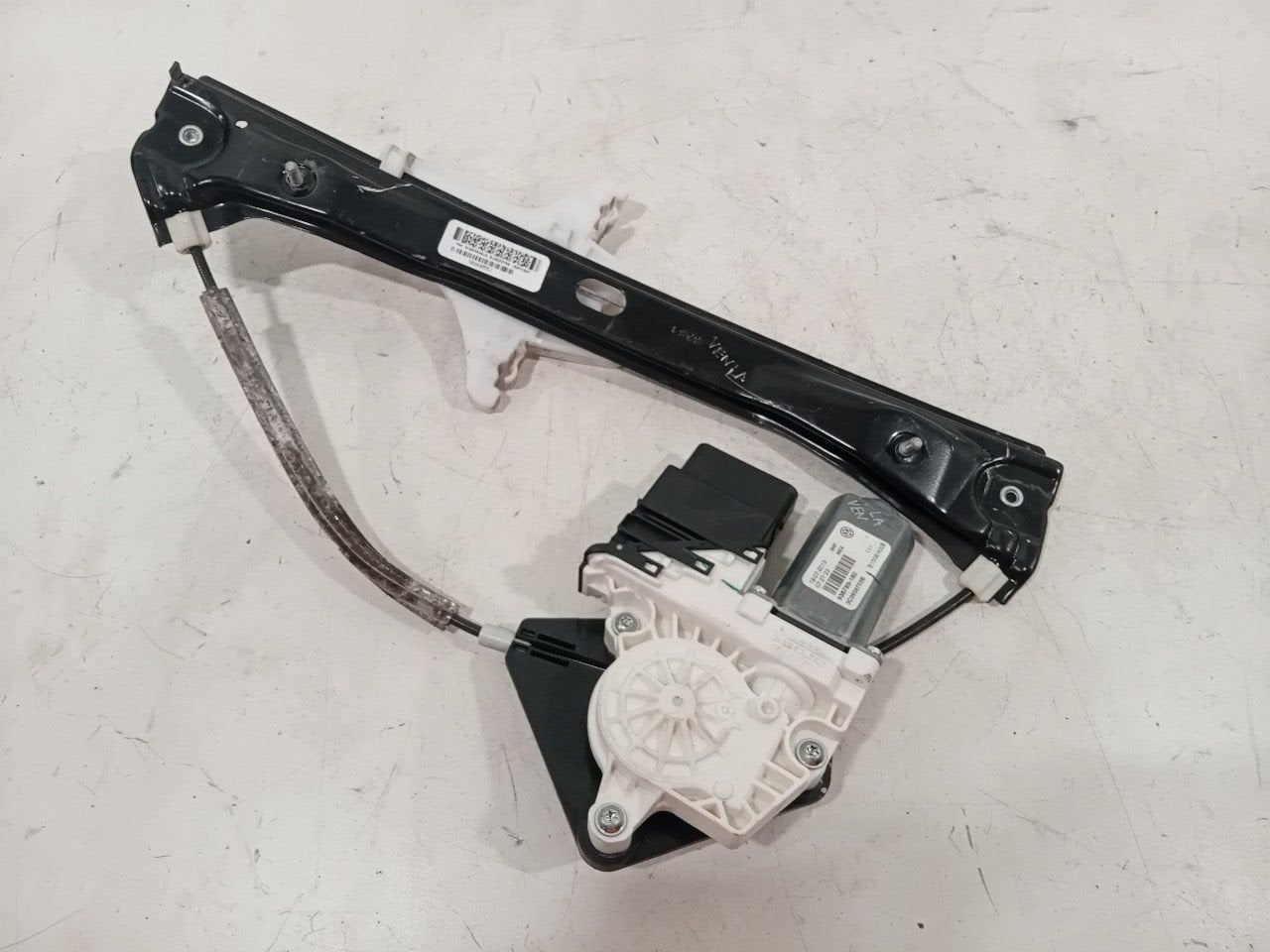 Raammechaniek elektrisch links achter Volkswagen Jetta, Onderdelen@venauto.nl, Van der Ven Autorecycling B.V., Gebruikt, Ettenseweg 76, 4706 PB Roosendaal, The Netherlands
