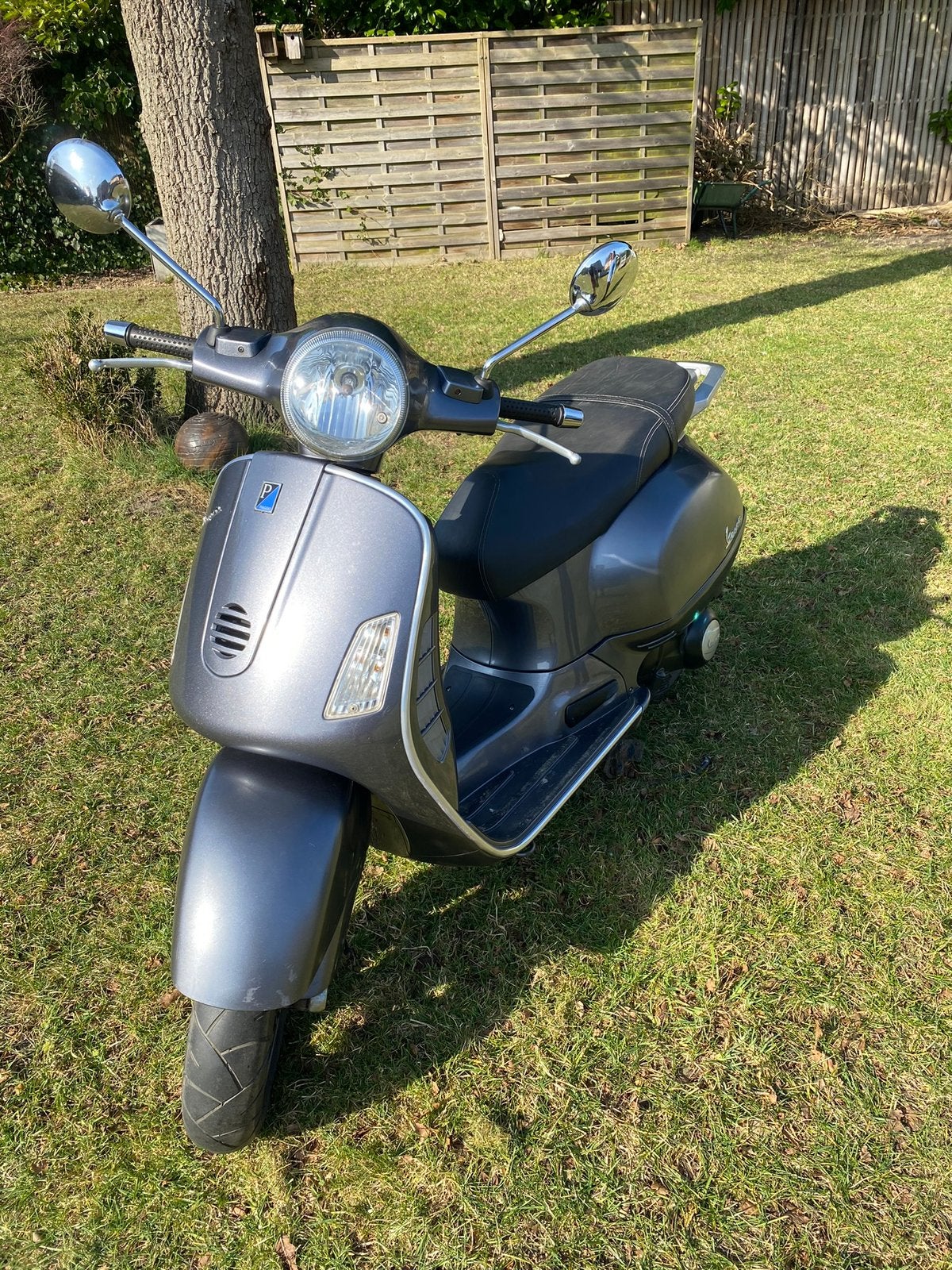 Vespa GT 125 Gran Turismo uit 2004 ( veel vernieuwd ), Ophalen, Zo goed als nieuw