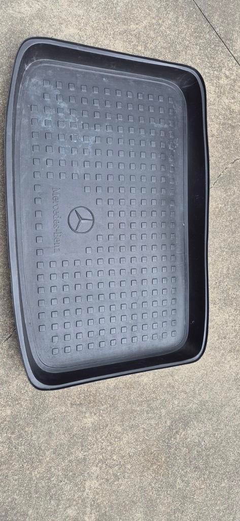 Kofferbescherming voor Mercedes, Ophalen