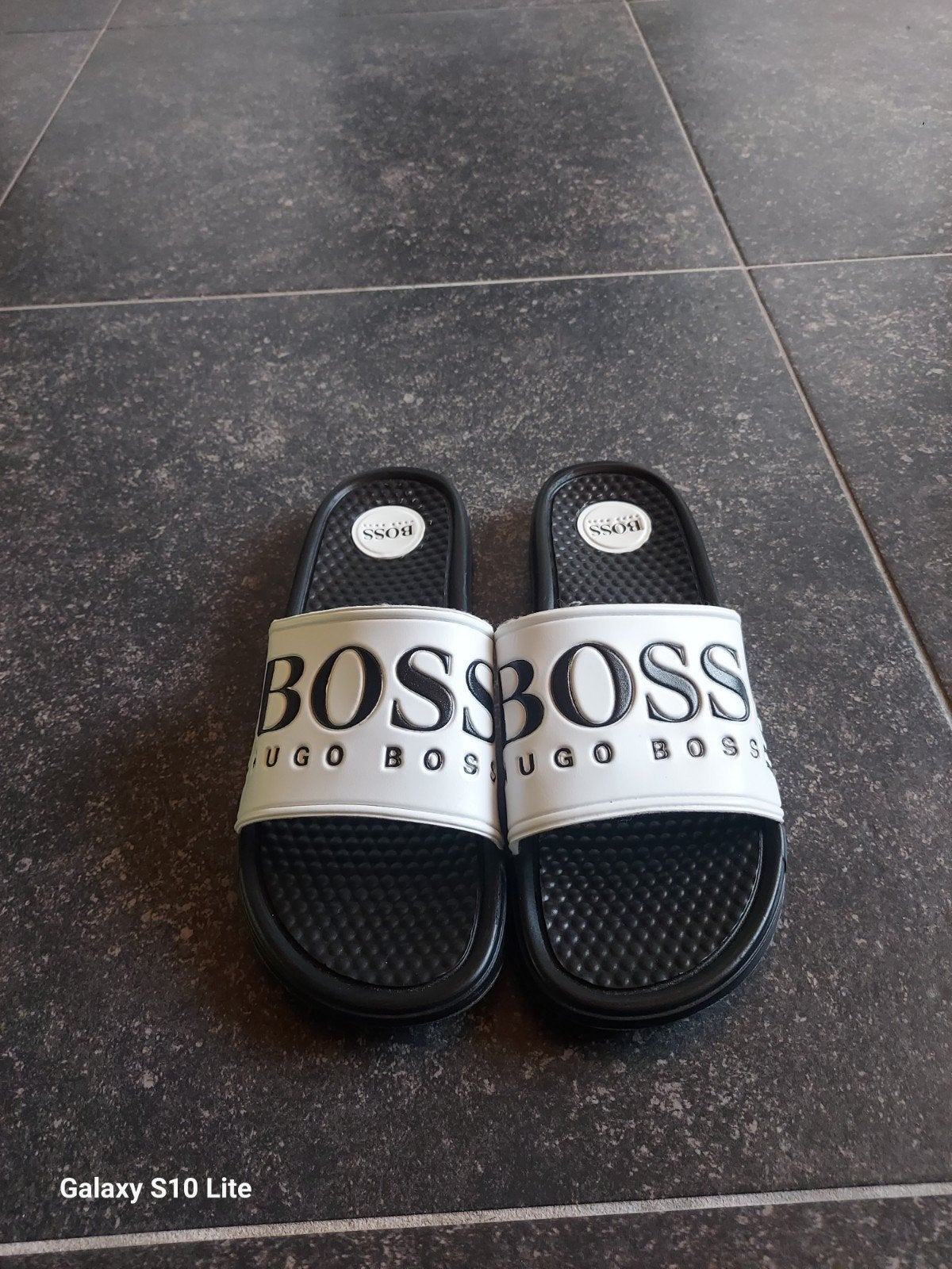 slippers hugo boss nieuw maat 44, Kleding | Heren, Schoenen, Ophalen, Slippers