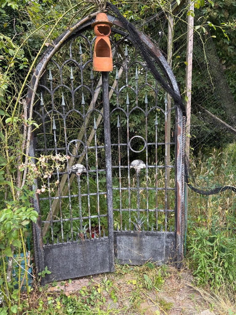 Antieke smeedijzeren tuinpoort ( 1850), Ophalen