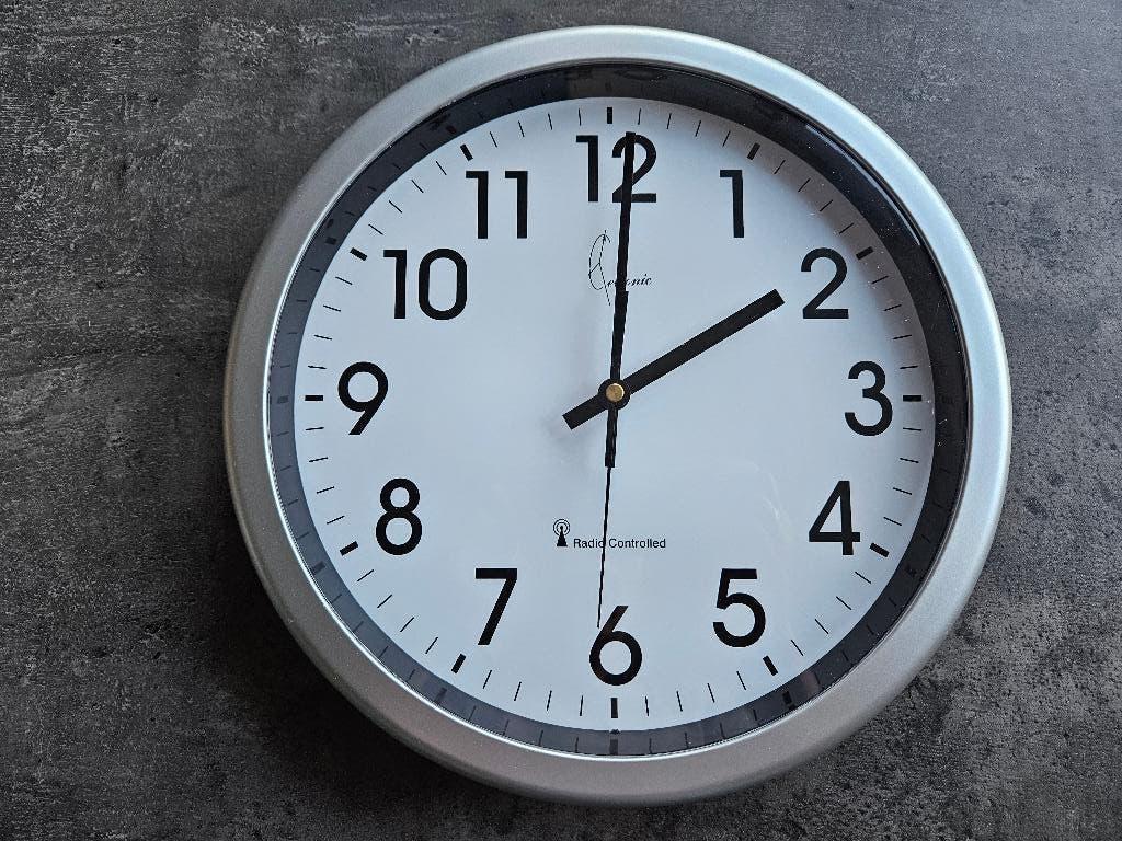 wandklok diameter 30 cm, Huis en Inrichting, Woonaccessoires | Klokken, Ophalen, Wandklok