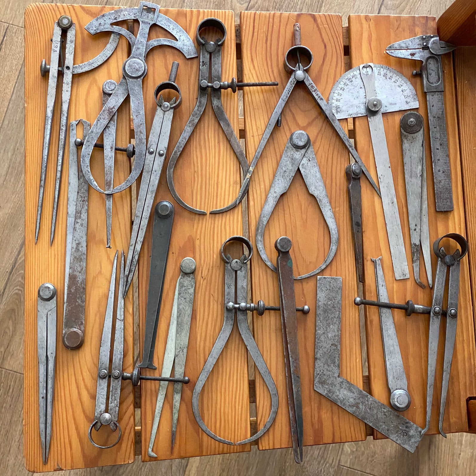 Compas, pieds coulisses et autres outils anciens, Bricolage & Construction, Enlèvement ou Envoi, Comme neuf