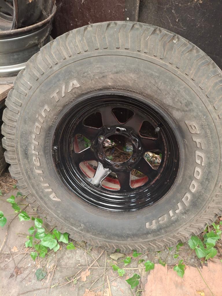ROUES 4X4:6x 4roues+2 jantes 4x4 (6x139.7), Enlèvement, Pneu(s)