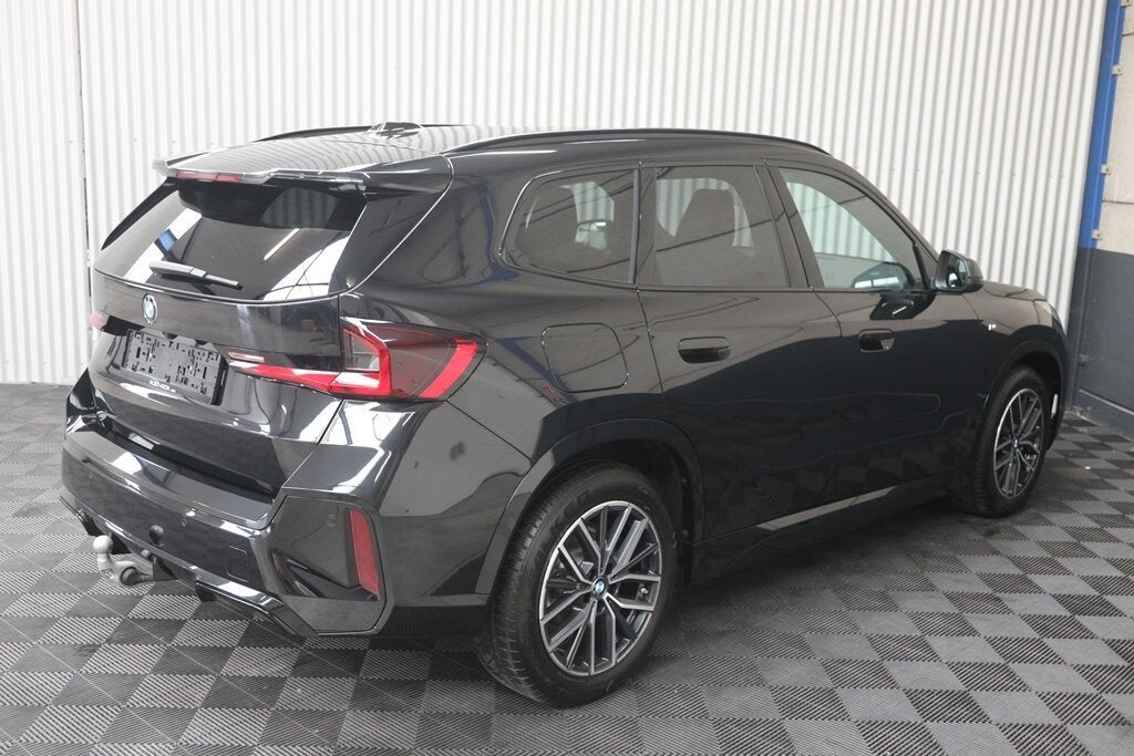 BMW X1 sDrive 18i M-Pakket Automaat Pano Trekhaak Zetelverw, 0 cilinders, Zwart, 5 zetels, 5 deurs