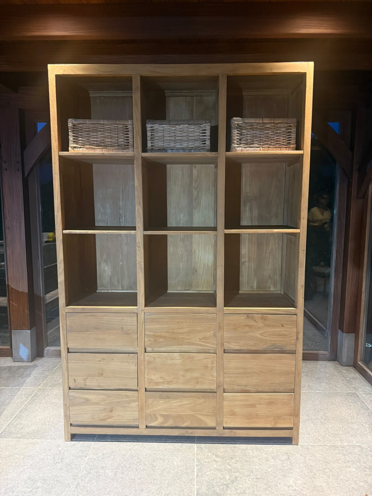 Livingfurn.   Teakhouten kast met open vakken en lades, Teck, 25 à 50 cm, 100 à 150 cm, Utilisé
