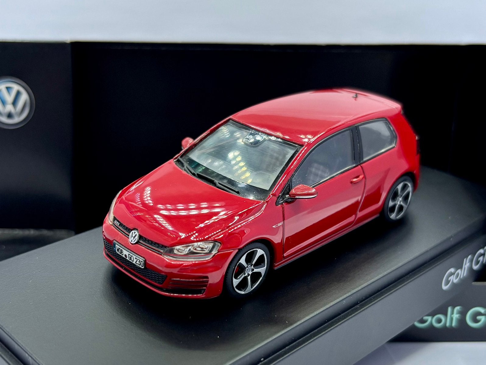 1:43 Volkswagen golf 7 GTI, Hobby en Vrije tijd, Ophalen of Verzenden, Zo goed als nieuw