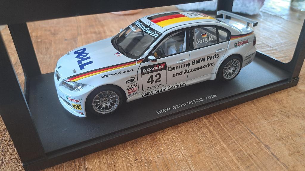 BMW 320si WTCC 2006 #42 Jörg Muller Autoart 1:18, Hobby & Loisirs créatifs, Voitures miniatures | 1:18, Neuf, Voiture, Autoart