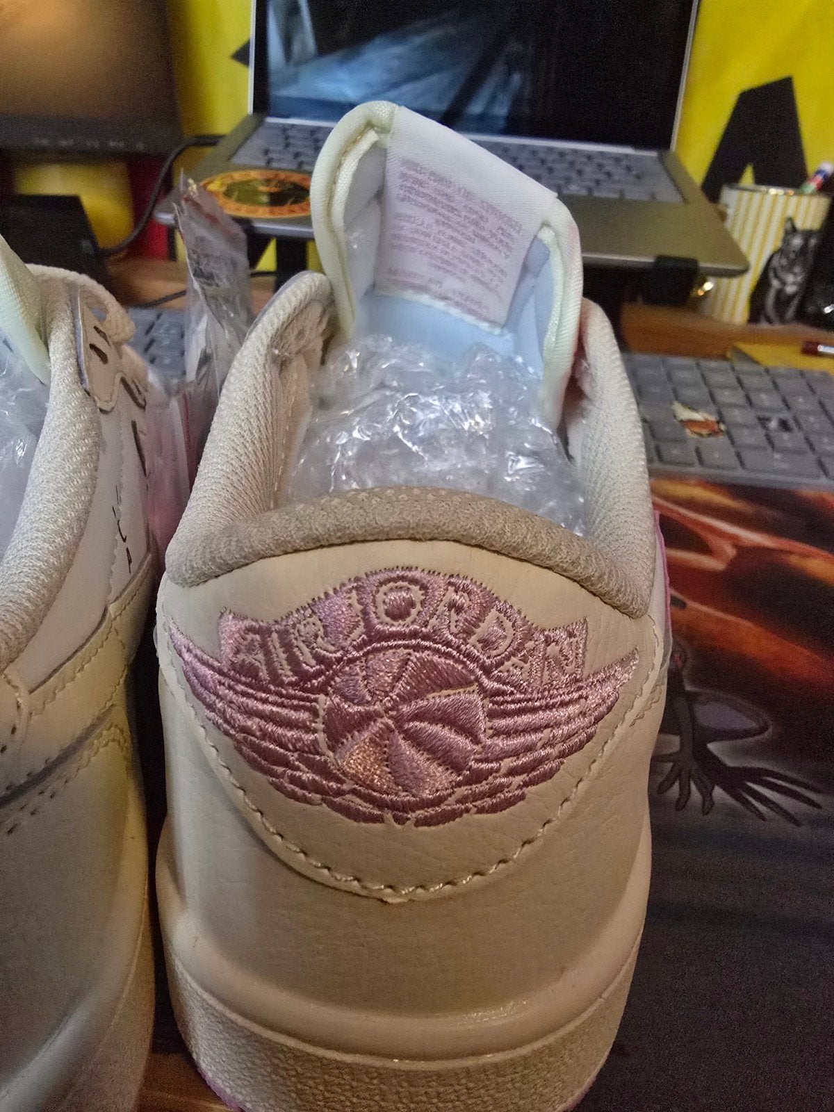 Air Jordan 1 Low x Travis Scott 'Muslin and Shy Pink' sneake, Neuf, Enlèvement ou Envoi, Sneakers et Baskets, Blanc