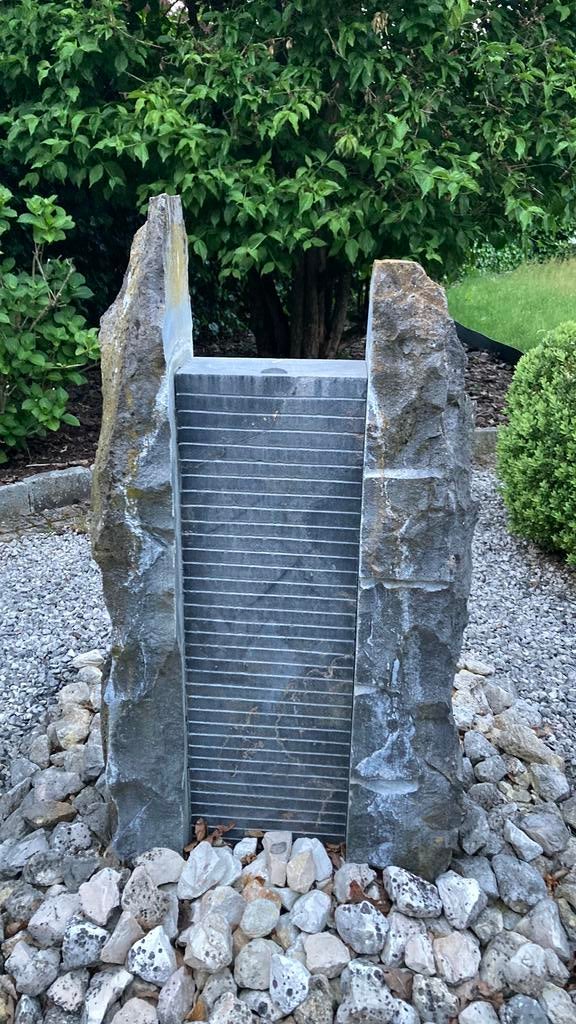 Fontein arduin blauwe hardsteen, Tuin en Terras, Waterpartijen en Fonteinen, Ophalen, Gebruikt, Hardsteen, Fontein