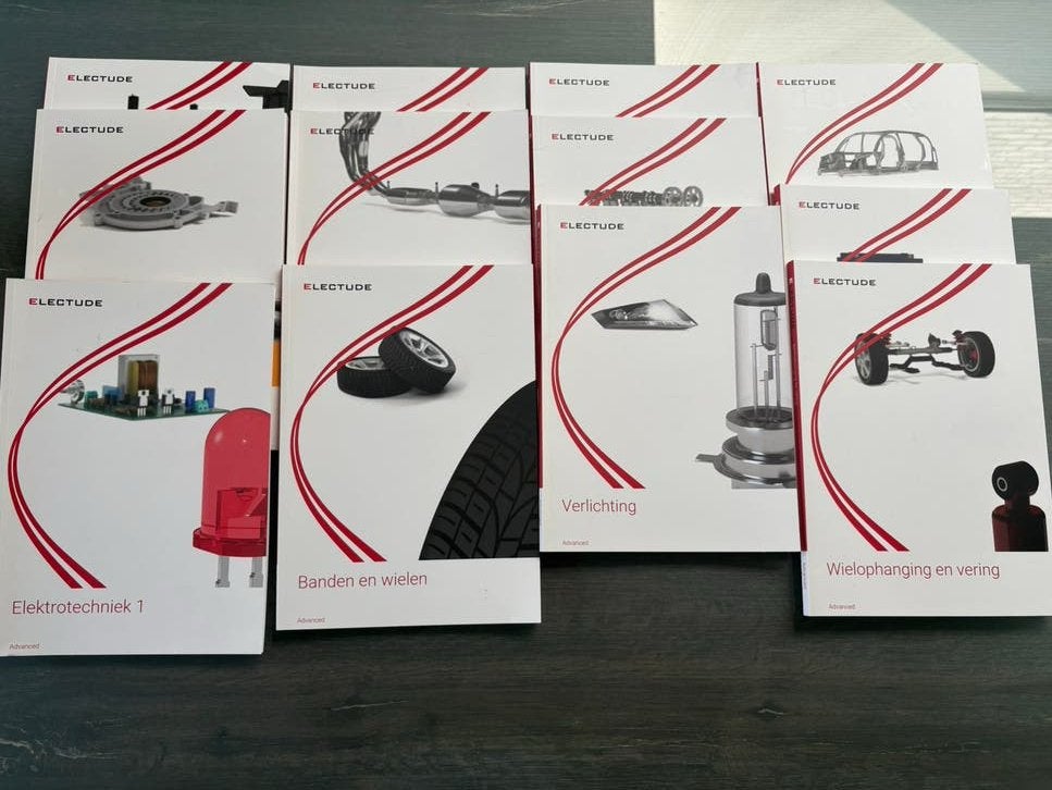 Electude Development - Elektrotechniek 1 advanced, Boeken, Schoolboeken, Ophalen of Verzenden, Nederlands, Electude Development