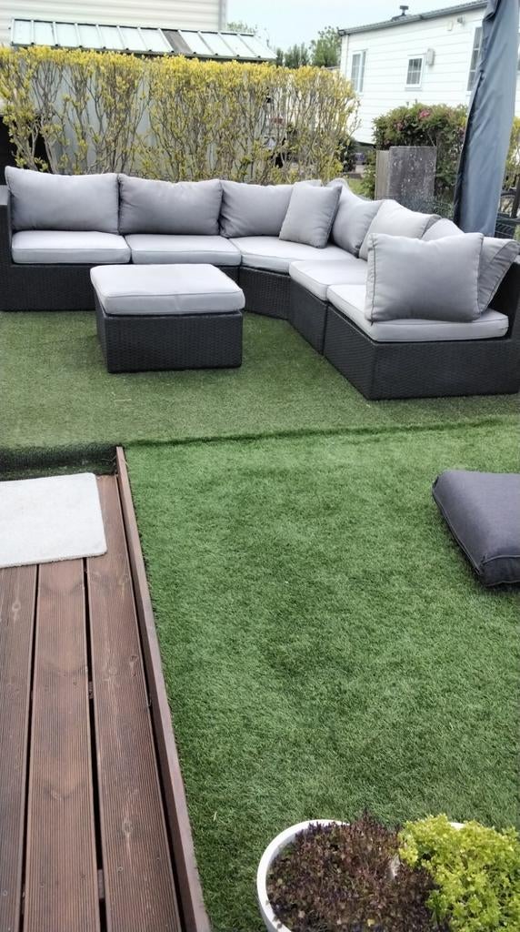 Salon de jardin en 5 éléments + table/ pouf