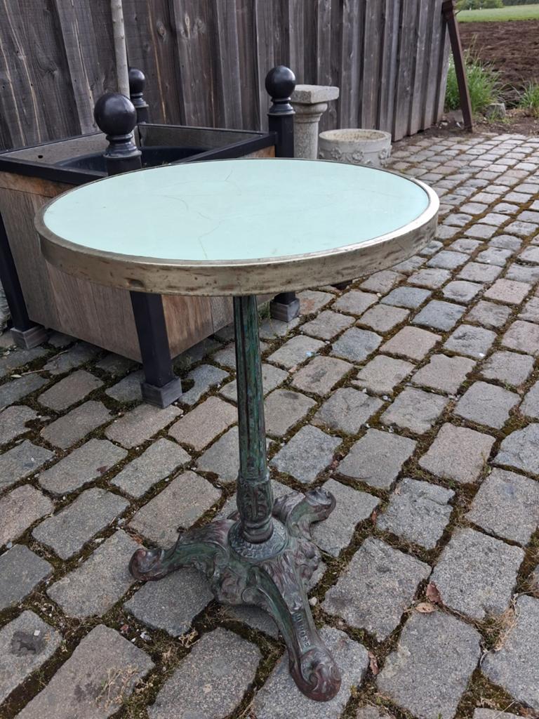 Table de bistrot française, fin du XIXe siècle, Enlèvement