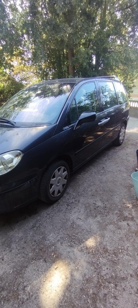 peugeot 807, Autos, Peugeot, 1811 kg, 7 places, Boîte manuelle, Entretenue par le concessionnaire
