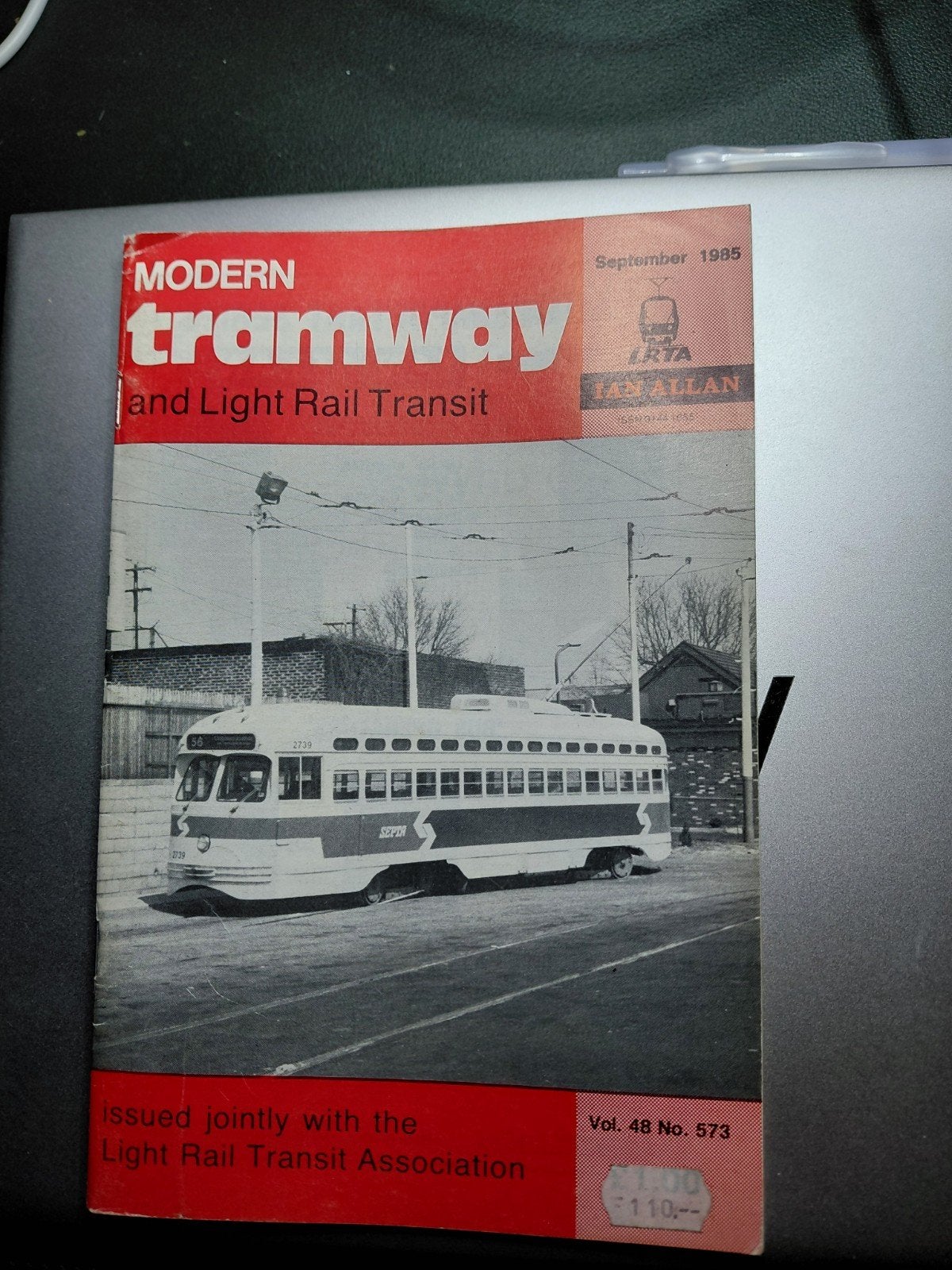 Revue Modern Tramway and Light  Transit n573 septembre 1985, Collections, Enlèvement ou Envoi, Comme neuf, Tram, Livre ou Revue