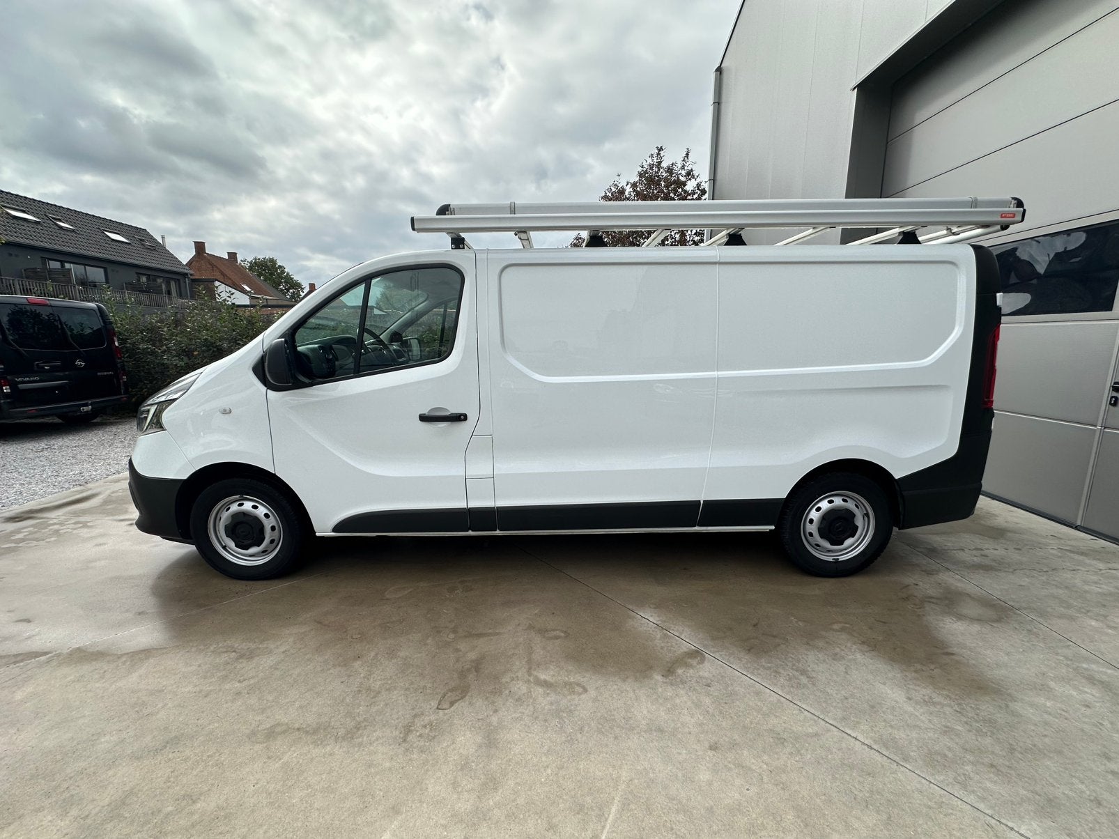 Renault trafic / L2 / 69000km / dakrek + inrichting, Auto's, Voorwielaandrijving, Dealer onderhouden, Stof, 4 cilinders
