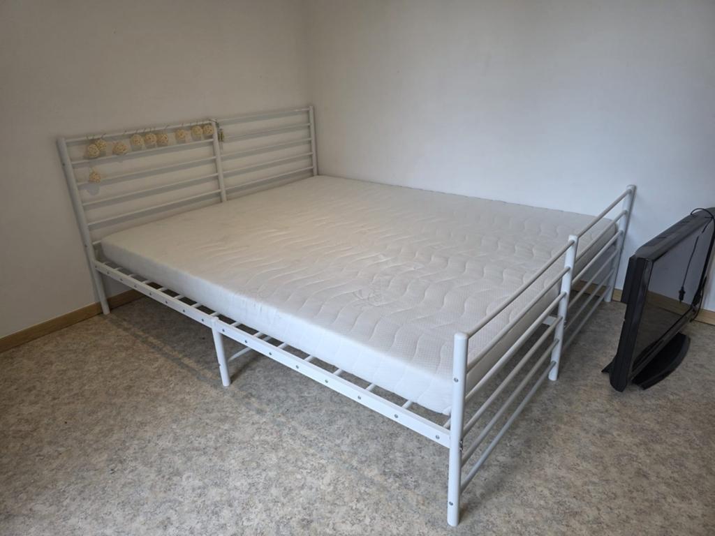 Gratis bed plus matras bed in zeer goede staat, Ophalen