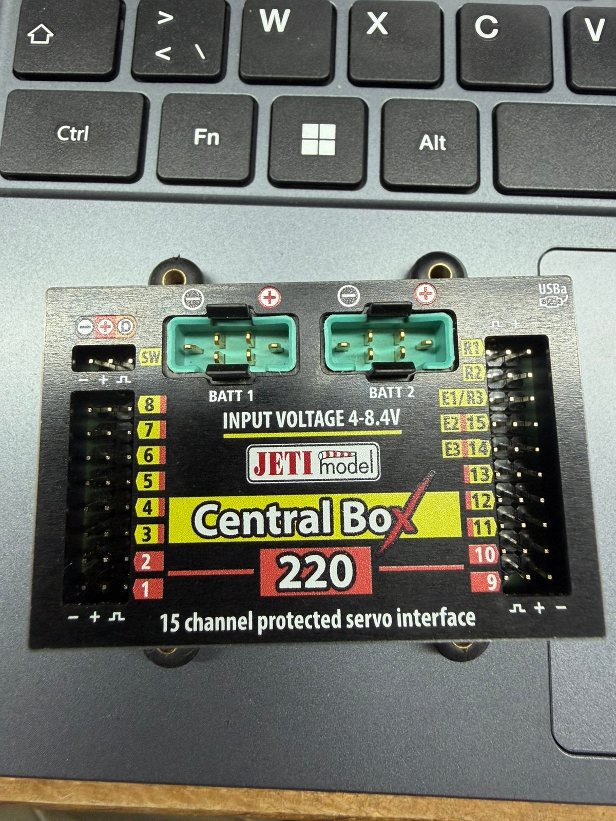Central box 220 jeti, Hobby en Vrije tijd, Modelbouw | Radiografisch | Overige, Ophalen of Verzenden, Zo goed als nieuw