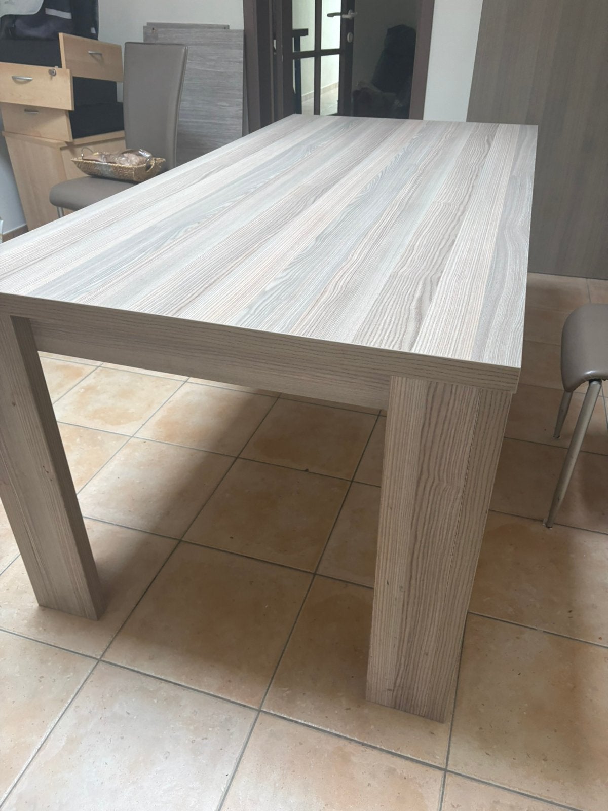 Grote eettafel – Nieuwstaat, Ophalen