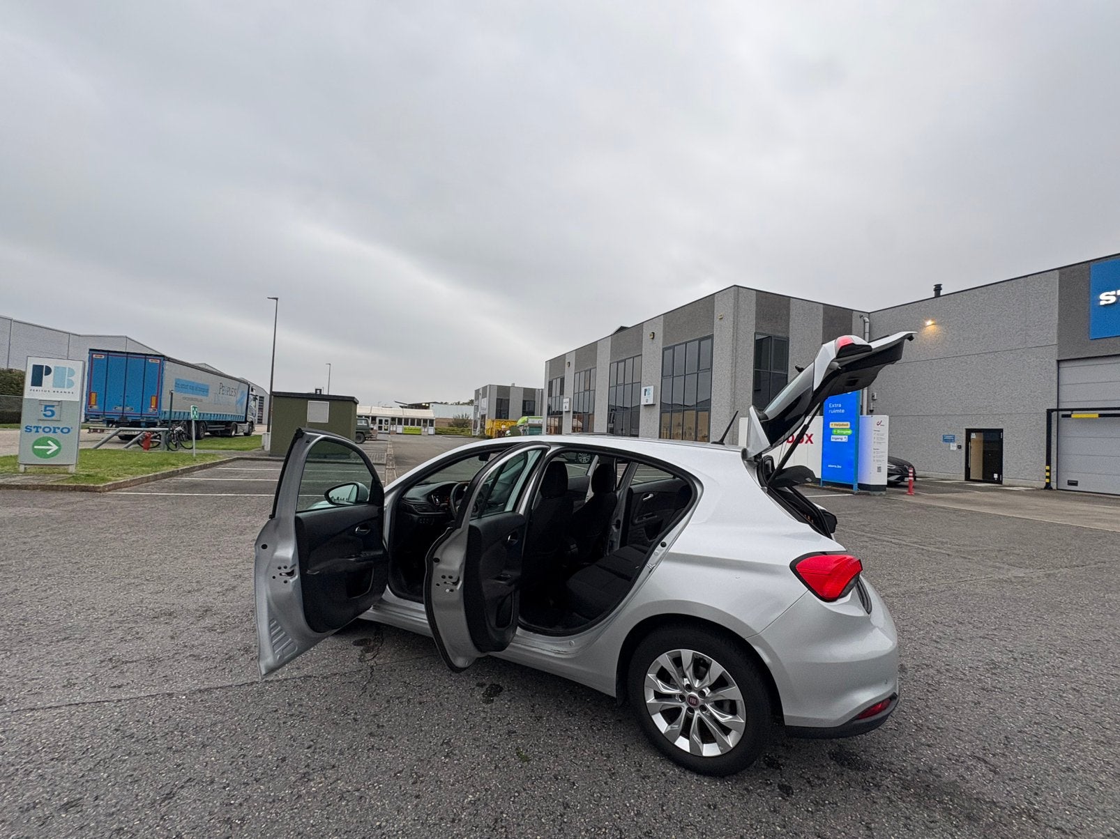 Fiat Tipo, Autos, Argent ou Gris, Achat, Boîte manuelle, Noir