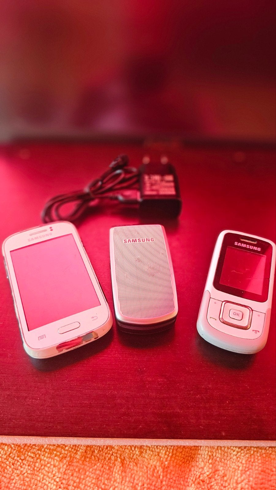 Samsung gsm dual band avec chargeur. 10€ pièce, Enlèvement ou Envoi