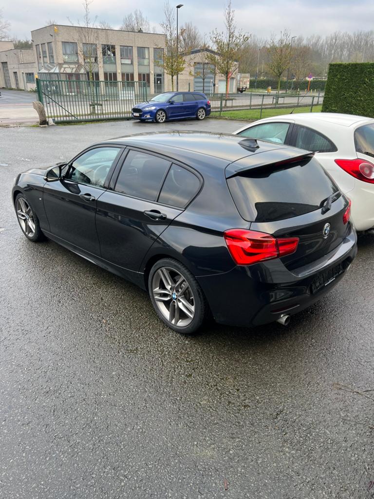 Bmw F20 118i • M Pakket • Airco • Navi •, Zwart, Leder, Bedrijf, Stadsauto