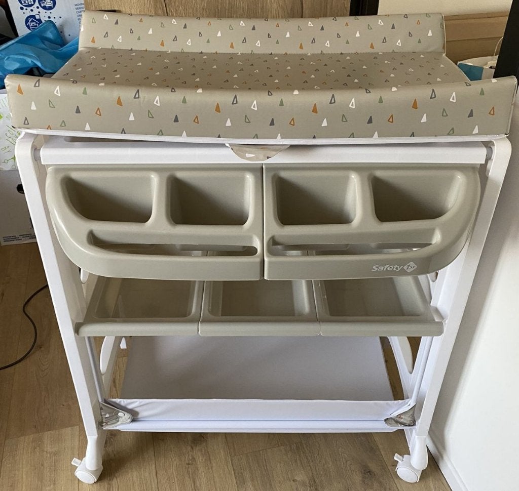 2-in-1 Commode: Babybadje & Luiertafel, Ophalen, Zo goed als nieuw, Badje, Overige merken