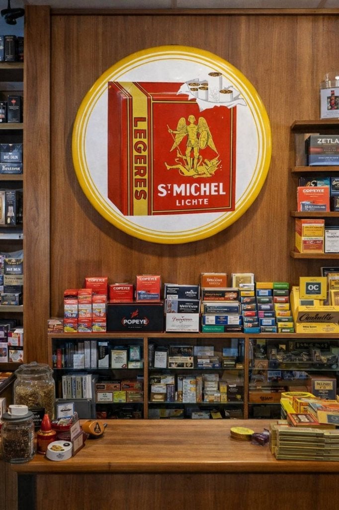 Emaille reclamebord Belgisch sigarettenmerk St. Michel., Ophalen, Gebruikt, Reclamebord